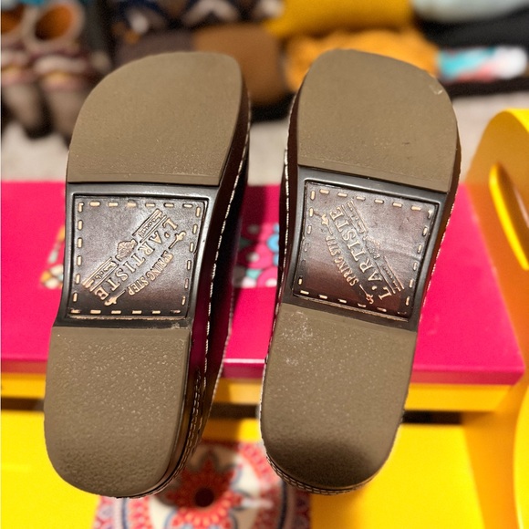 L'ATISTE Women's Brown Mules with Stitch Detail - Picture 3 of 7